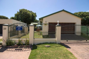 Dunwerkin Bachelor Flat, Kenton-On-Sea
